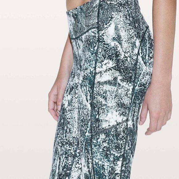 Lululemon Speed Up Tight *Full-On Luxtreme 28" Wildwood Multi - Picture 5 of 15